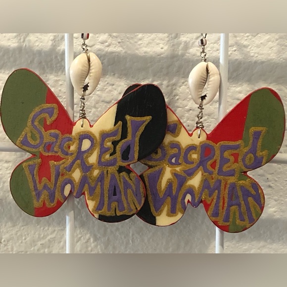 Hand Painted Afrocentric 3D Earrings “Black Butterfly” - Picture 2 of 2